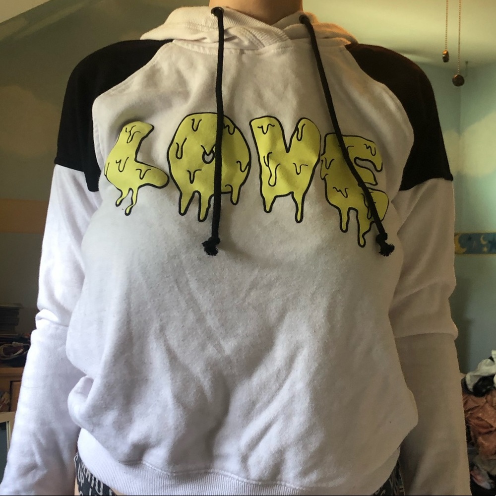 🐝LOVE PULLOVER HOODIE🐝